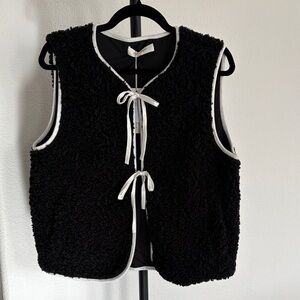 Commense Front Tie Sherpa Vest NWT Size M
